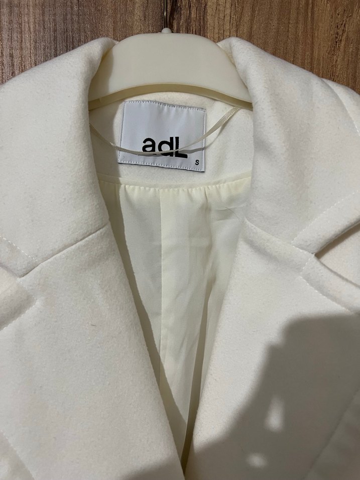 Beyaz Kadın Düğmeli Uzun Kaban - Görsel 4