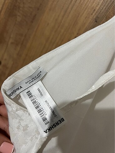 m Beden Bershka sırt dekolteli crop