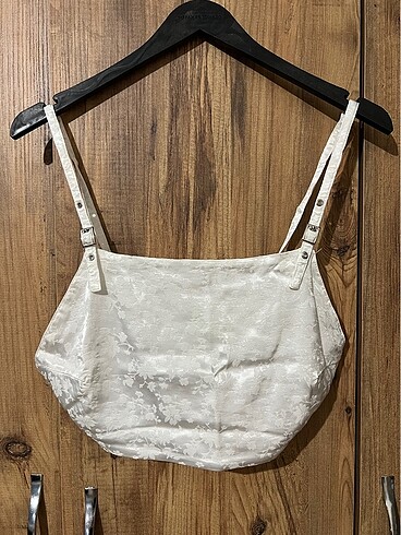 Bershka sırt dekolteli crop