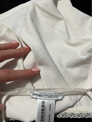 m Beden Bershka askılı