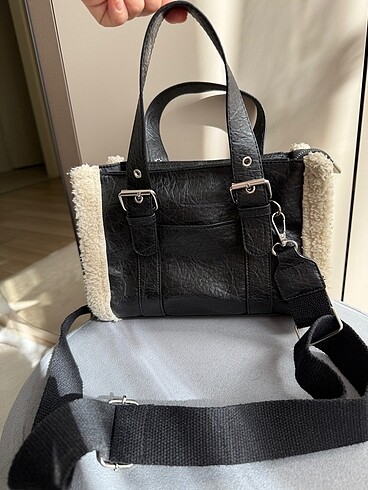 Stradivarius Siyah tüylü çanta