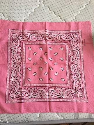 Pembe bandana