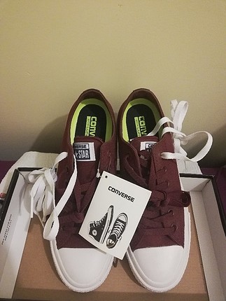 converse orjinal bordo ayakkabı. numarası 37.5 tir. 