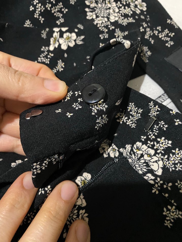 Siyah Çiçek Desenli Rahat Kesim Kadın Pantolon - Görsel 4