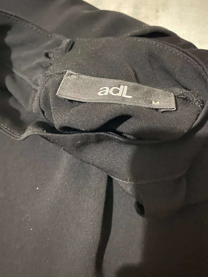 Siyah Kolsuz Keten Yüksek Yakalı Kadın Bluz - Görsel 5