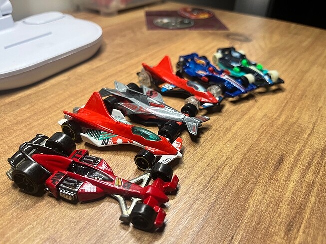 Hot wheels yarış arabaları