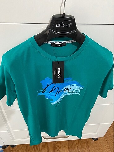 Orjinal barkodlu mavi T-shirt
