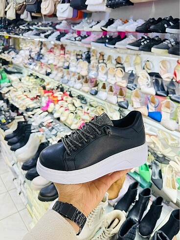 Zara Taşlı spor ayakkabı