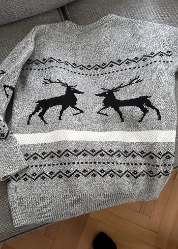 Nakışlı Geyik Desenli Gri Örgü Kazak - Görsel 4