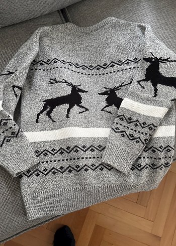 Nakışlı Geyik Desenli Gri Örgü Kazak - Görsel 5