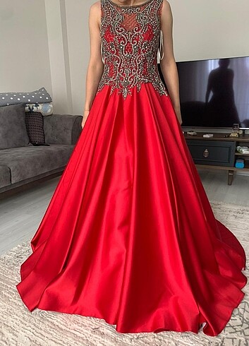36 Beden kırmızı Renk Saten kına elbisesi ,taş işlemeli saten abiye