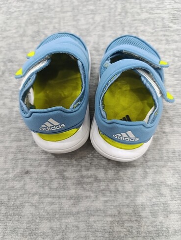 20 Beden Adidas 20 numara sandalet