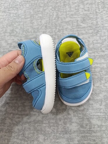 Adidas 20 numara sandalet