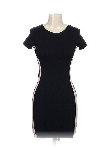 PreLoved Kısa Elbise %70 İndirimli.