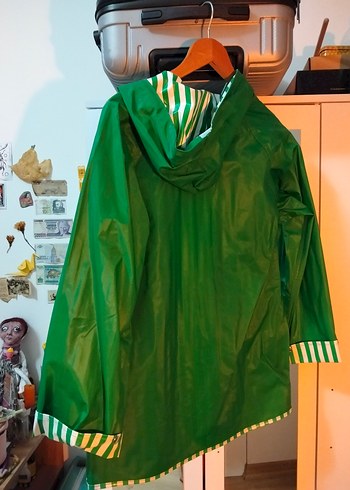 Düğmeli Yeşil Midi Yağmurluk - Görsel 2