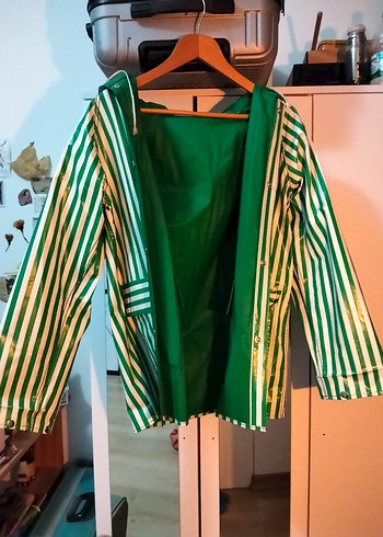 Düğmeli Yeşil Midi Yağmurluk - Görsel 3