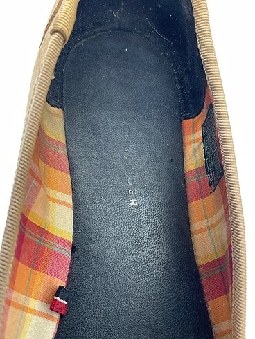 39 Beden çeşitli Renk Tommy Hilfiger Babet %70 İndirimli.