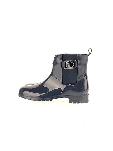 Tommy Hilfiger Bot %70 İndirimli.