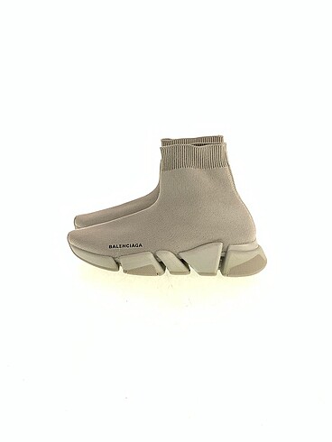 Balenciaga Spor Ayakkabı %70 İndirimli.
