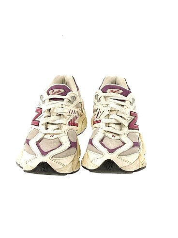37,5 Beden New Balance Spor Ayakkabı %70 İndirimli.