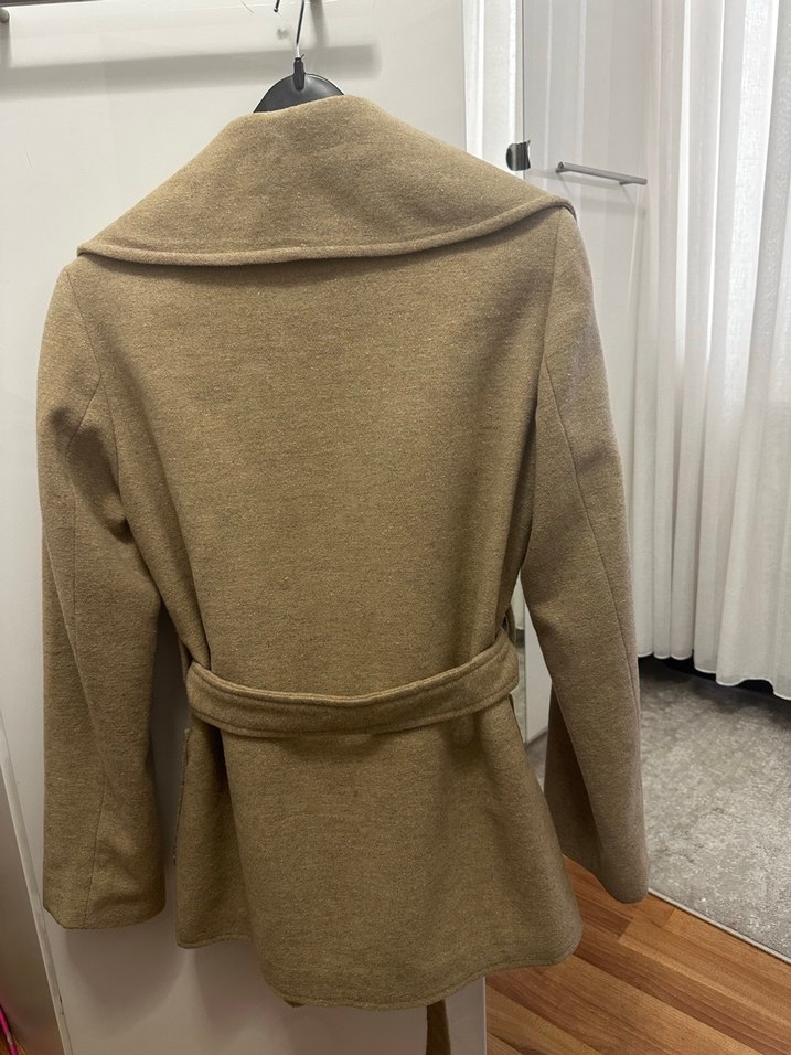 Kuşaklı Büyük Yaka Bej Kaban - Görsel 2