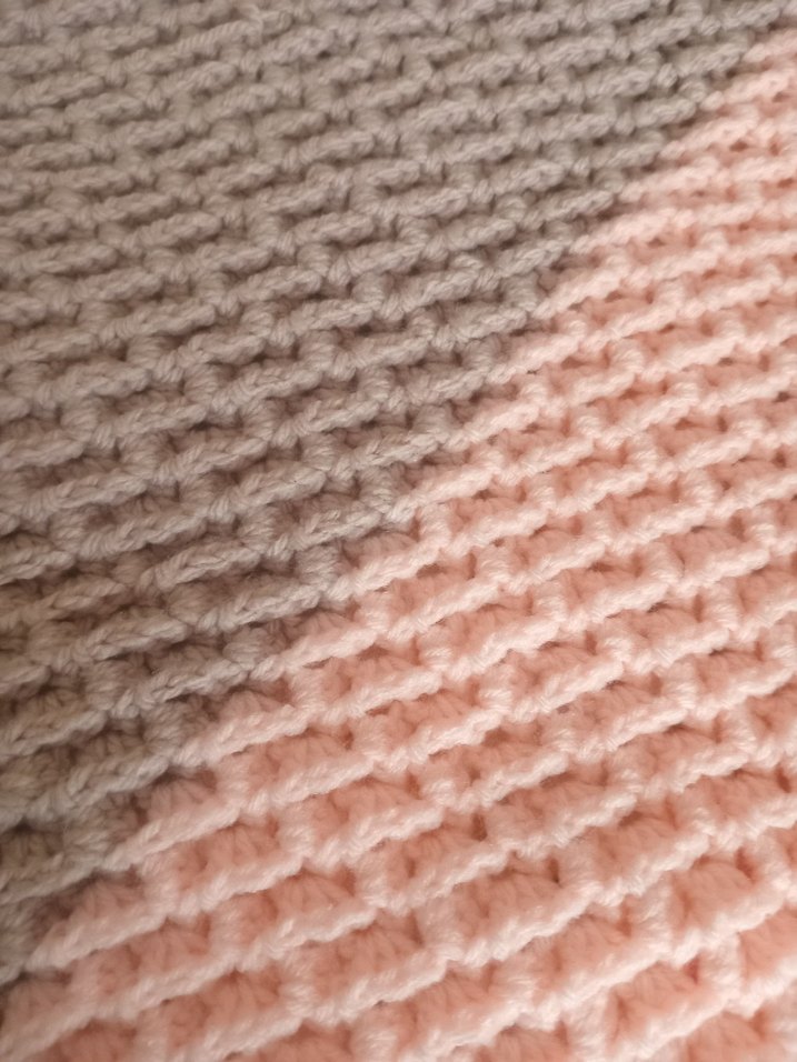 Bej ve Gri Örgü Çocuk Battaniyesi boyutu biraz küçüktür. - Görsel 2