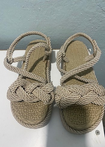 Bej Bohem Tarzı Dolgu Topuklu Kadın Sandalet