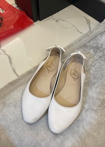 Vakko Beyaz Stiletto Topuklu Kadın Babet