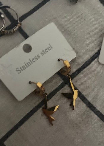 Gri Minimalist Mini Boncuklu Çelik Küpeler - Görsel 5