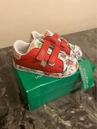 Benetton kırmızı çocuk ayakkabı kız ve erkek içinde olur