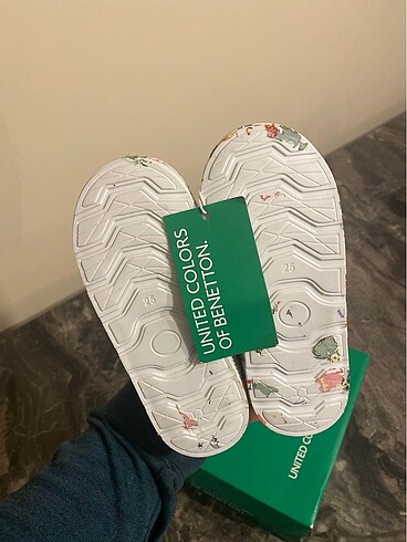 25 Beden kırmızı Renk Benetton kırmızı çocuk ayakkabı kız ve erkek içinde olur