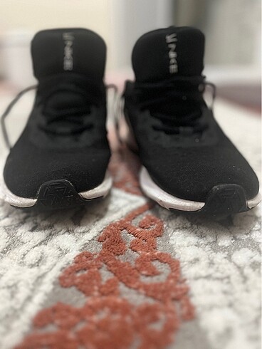43 Beden siyah Renk Nike spor ayakkabı çok rahat