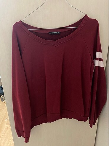 Kırmızı sweatshirt kumaş üst