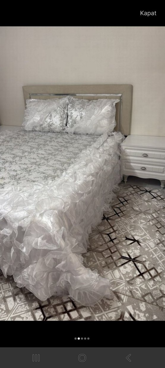 Gri Nakışlı Beyaz Yatak Örtüsü - Görsel 2