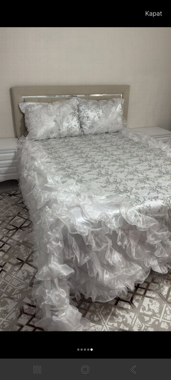 Gri Nakışlı Beyaz Yatak Örtüsü - Görsel 3