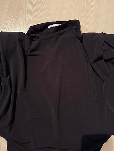 Zara Zara yırtmaçlı midi boy elbise