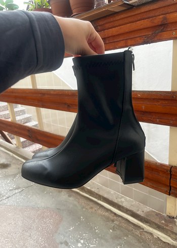 Derimod Siyah Deri Tokalı Kadın Bot