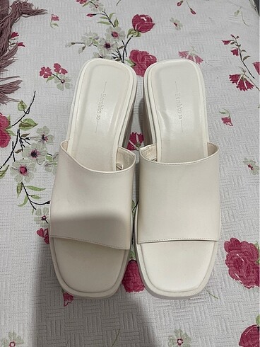 Beyaz Bershka Terlik