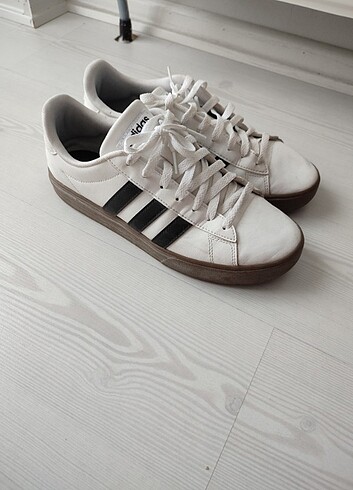Beyaz Adidas ayakkabı 42 numara 