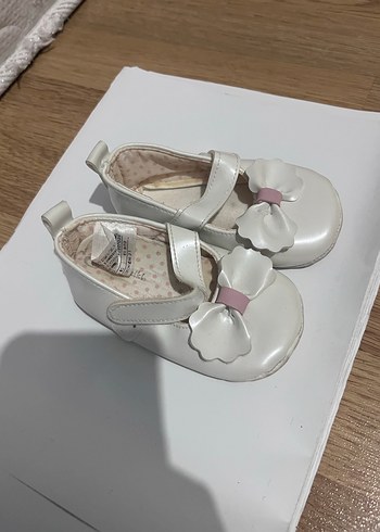 Kız Çocuk Beyaz Tokalı Babet Ayakkabı - Görsel 2