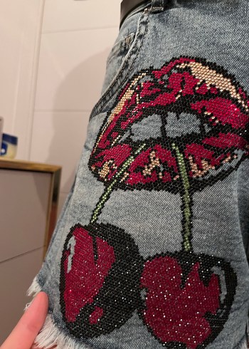 Gri Mini Kot Şort, Bel Detaylı, Rahat Kesim - Görsel 4