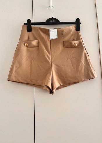 Düğmeli Bej Deri Mini Şort