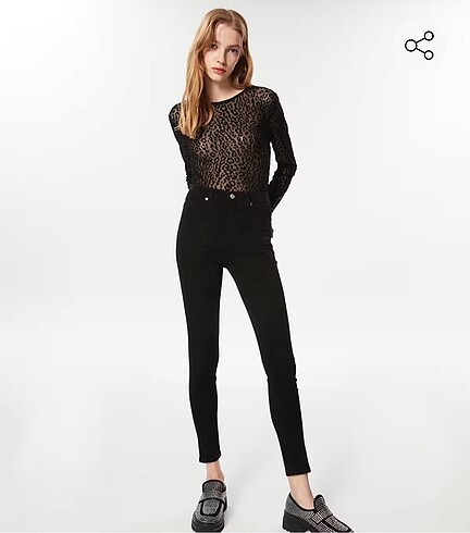 Twist skinny jean
