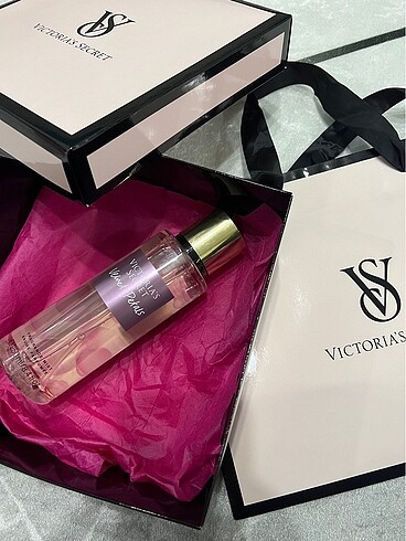 VICTORIAS SECRET VELVET PETALS