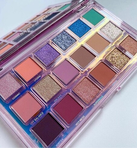 HUDA BEAUTY FAR PALETİ