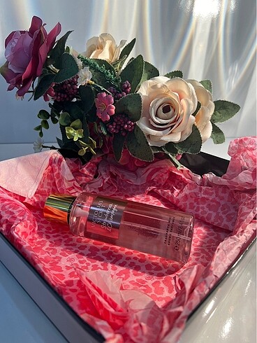 VİCTORİAS SECRET STRAWBERRİES CHAMPAGNE