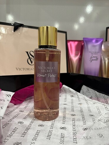 VİCTORİAS SECRET VELVET PETALS