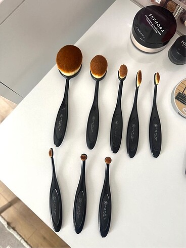 Anastasia Beverly Hills Kaşık Oval 8 Adet Makyaj Fırça Seti