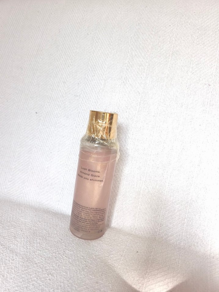 Victoria's Secret Velvet Petals Kadın Parfümü 250 ml - Görsel 2