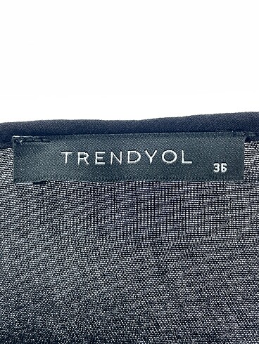 36 Beden siyah Renk Trendyol & Milla Bluz %70 İndirimli.